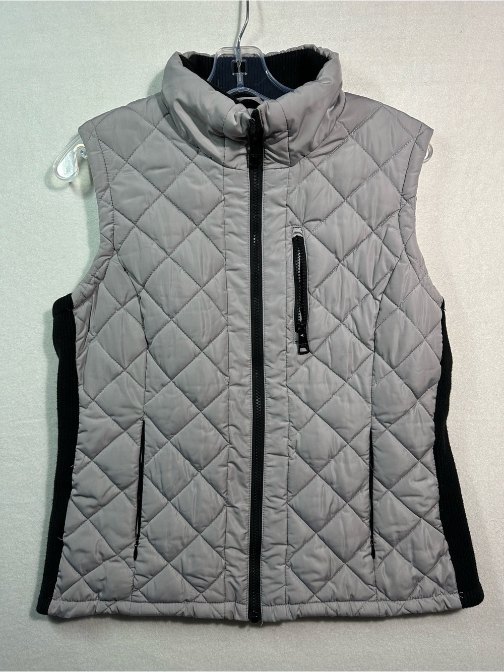 Andrew Marc Light Gray Quilted Sleeveless Vest with Black Panels